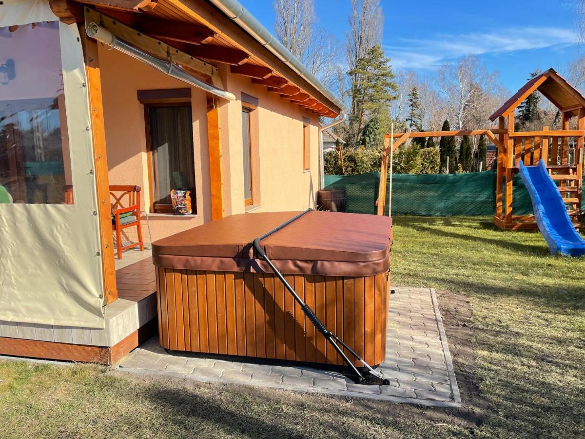 Hullam Nyaralo Apartment Balatonmariafurdo Ngoại thất bức ảnh
